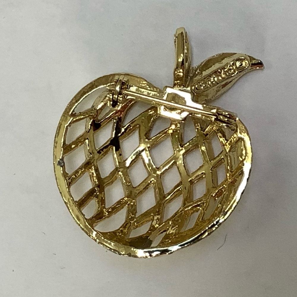 Gerrys Apple Brooch - Picture 4 of 7